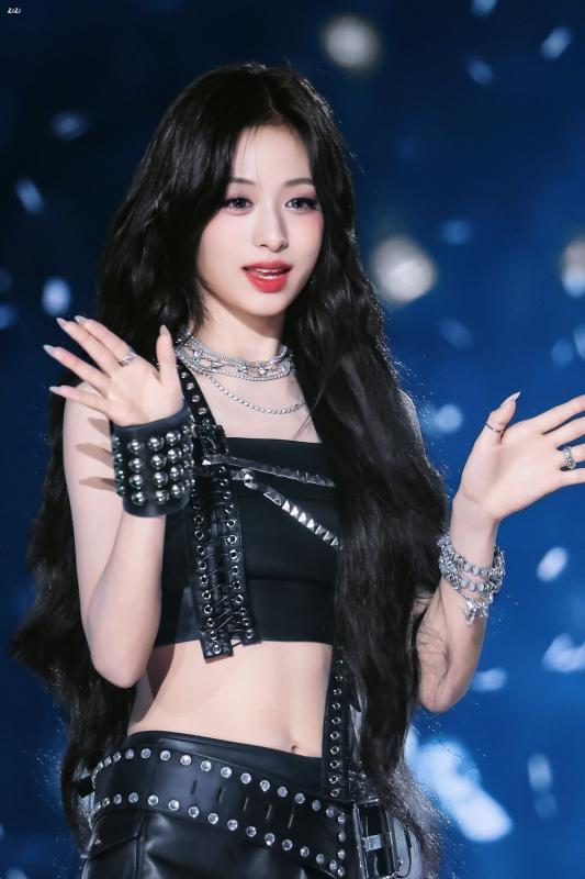 Ngỡ ngàng trước vòng 1 khác lạ của công chúa showbiz, 2 năm đi hát lột xác thành mỹ nhân quyến rũ- Ảnh 8.