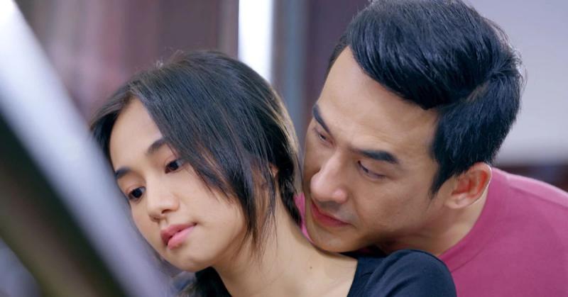 Bắt gặp cặp đôi Vbiz tình bể bình giữa sự kiện, netizen nhắc nhẹ nhà gái "tiểu tam sau lưng chị kìa"- Ảnh 5.
