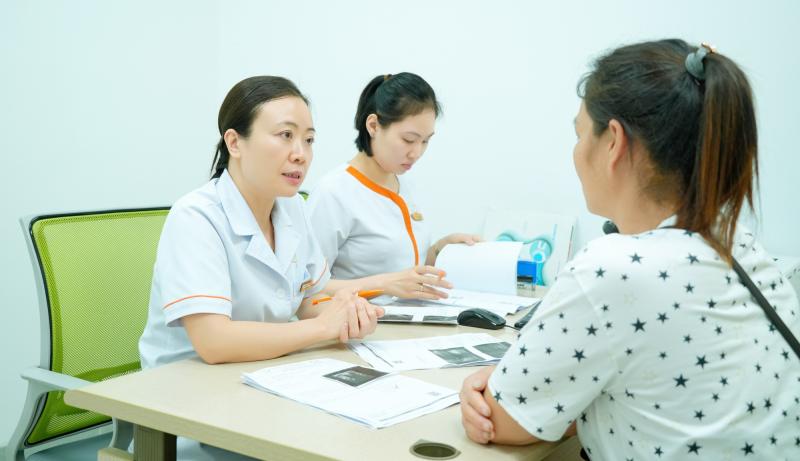 Xúc động hành trình gần 1 thập kỷ đi tìm tiếng gọi ba mẹ: "Dù chỉ còn 1%, vợ chồng mình vẫn tìm con" - Ảnh 1.