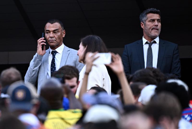 Vũ trụ siêu sao và huyền thoại trứ danh hội tụ cổ vũ Brazil: Ronaldo "Béo" lo sốt vó bên cạnh "thiên thần" Kaka- Ảnh 7. Vũ trụ siêu sao và huyền thoại trứ danh hội tụ cổ vũ Brazil: Ronaldo "Béo" lo sốt vó bên cạnh "thiên thần" Kaka- Ảnh 7.