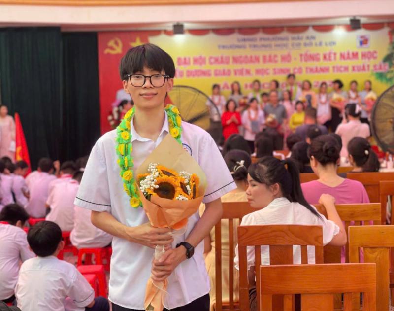 Từng là cậu bé lang thang, "mồ côi", nam sinh viết nên kỳ tích với ngôi thủ khoa trường chuyên - Ảnh 2.