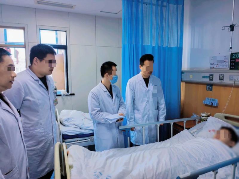 Cậu bé 13 tuổi suy hô hấp nguy kịch vì ăn 2 miếng bánh và uống 1 cốc nước, người mẹ: Tôi đã sai ở đâu? - Ảnh 2.