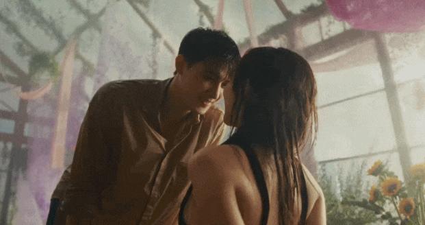 MV 5 phút, 3 phút hôn: "Tóc Tiên làm MV chỉ để hôn Trần Ngọc Vàng thôi à?"- Ảnh 1.