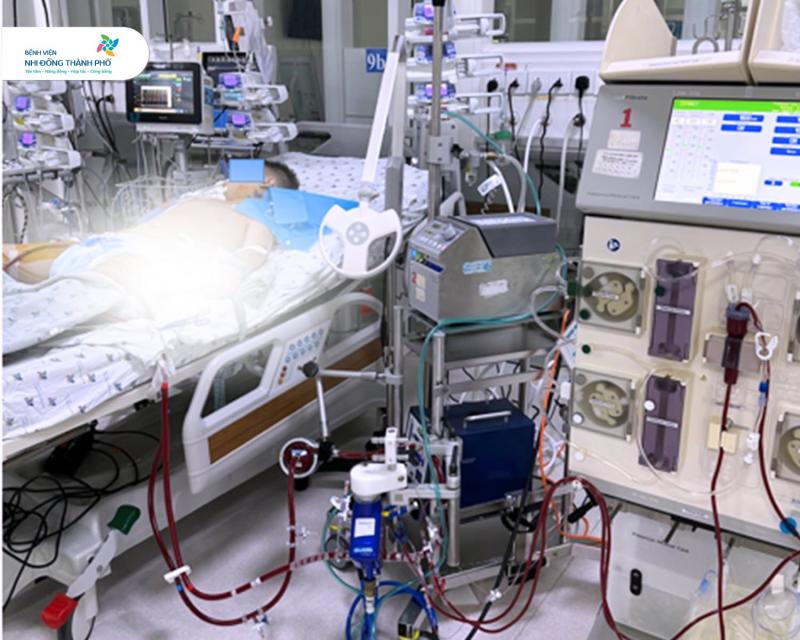 Nhiễm virus cúm thông thường nhưng bé trai 11 tuổi vẫn bị sốc tim nguy kịch, BS khuyến cáo một việc phụ huynh không được TỰ Ý LÀM khi con bị cảm sốt  - Ảnh 1.