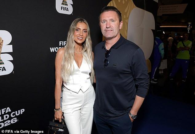 Cả "dải ngân hà" tại trận Mỹ - Thổ Nhĩ Kỳ: Brad Pitt đầy phong độ, Paris Hilton định nghĩa lại khái niệm "giao bóng"- Ảnh 12.