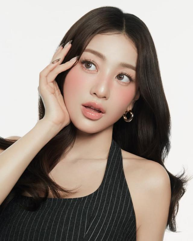 Nữ ca sĩ bị tố “nhận vơ” hát nhạc World Cup, hay hơn Lisa nhưng vẫn chịu cảnh ghẻ lạnh - Ảnh 1.