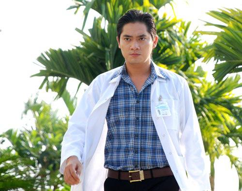 Cảnh phim vô lý nhất màn ảnh Việt: Bác sĩ đang mổ tự nhiên kêu đồng nghiệp đi mua bánh mì ăn- Ảnh 2. Cảnh phim vô lý nhất màn ảnh Việt: Bác sĩ đang mổ tự nhiên kêu đồng nghiệp đi mua bánh mì ăn- Ảnh 2.