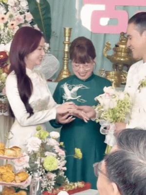 Xuân Nghi và chồng Việt kiều tổ chức lễ cưới sáng nay: Cô dâu cười tươi rói nhận sính lễ vàng!- Ảnh 1.