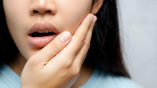 Đi khám răng định kỳ, thiếu nữ 17 tuổi tình cờ phát hiện "vật thể lạ" trong xương hàm và căn bệnh di truyền nguy hiểm suýt bị bỏ quên!- Ảnh 3.