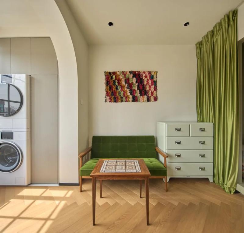 Ai cũng chê căn hộ 37m² quá chật, cặp vợ chồng trẻ lại chi hơn 1,4 tỷ đồng cải tạo và nhận về kết quả ngoài mong đợi- Ảnh 3.