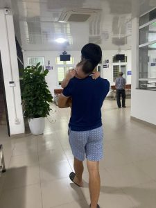 Suýt hối hận cả đời vì vài phút lơ đễnh: Lại thêm 1 em bé bị keo 502 dính vào mắt