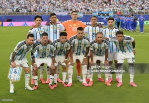 Messi không mang giày màu hồng giống phần đông cầu thủ Argentina tại World Cup 2026, ẩn ý đằng sau là gì?