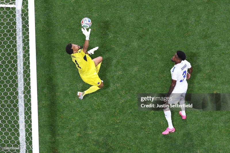 FIFA gọi Vozinha là "người hùng": Thì ra 40 tuổi là đỉnh cao của đời người- Ảnh 3.