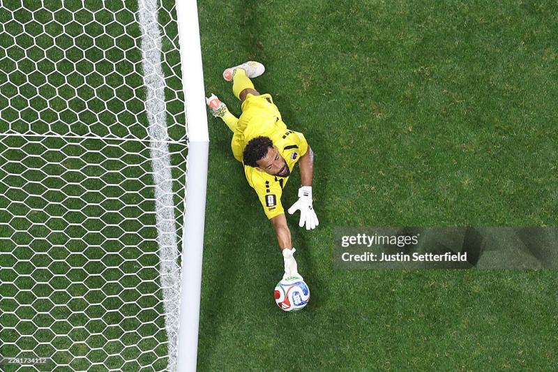 FIFA gọi Vozinha là "người hùng": Thì ra 40 tuổi là đỉnh cao của đời người- Ảnh 4.