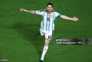 Ảnh nét căng: Trọn vẹn màn ăn mừng mỹ mãn của Messi khi lập hat-trick, xô đổ loạt kỉ lục trong ngày đầu ra quân tại World Cup 2026