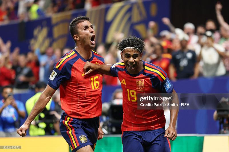 "Thần đồng" Lamine Yamal tái hiện màn ăn mừng của Messi khi ghi bàn thắng đầu tiên ở World Cup - Ảnh 9.