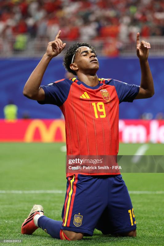 "Thần đồng" Lamine Yamal tái hiện màn ăn mừng của Messi khi ghi bàn thắng đầu tiên ở World Cup - Ảnh 4.