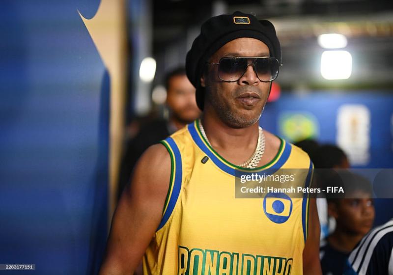 Khán đài hot nhất World Cup: Beckham diện vest phong độ, "người ngoài hành tinh" Ronaldo, huyền thoại Ronaldinho cùng hội ngộ- Ảnh 6.
