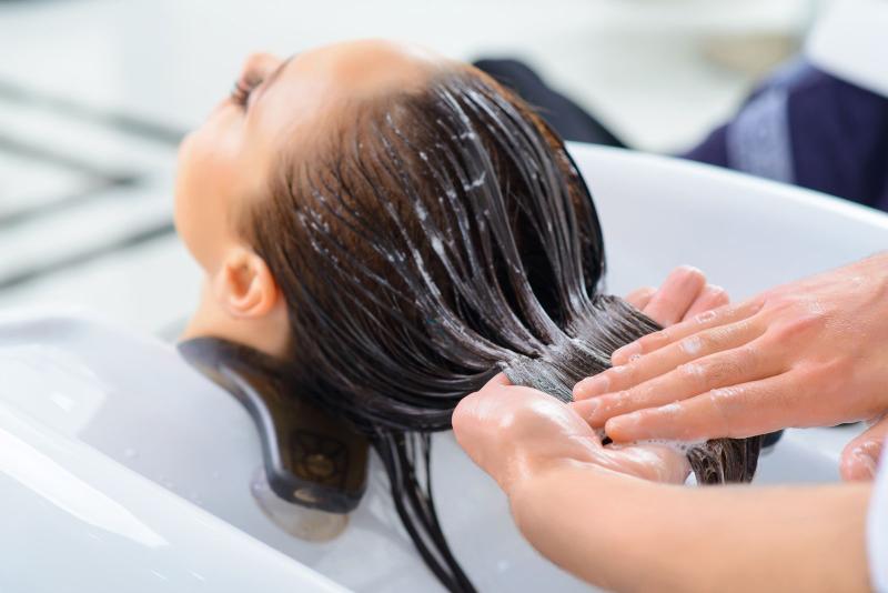 Đi bơi mùa hè mà lười làm 3 việc này: Tóc không chỉ xơ xác như rơm mà còn biến màu kinh dị- Ảnh 4.