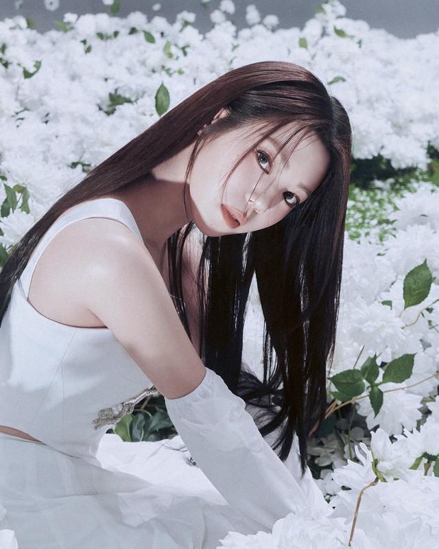 Showbiz vừa xuất hiện 2 “viên ngọc quý”: Nhan sắc như tiểu thư cành vàng lá ngọc, ma mị thôi miên dân tình cỡ này- Ảnh 8.
