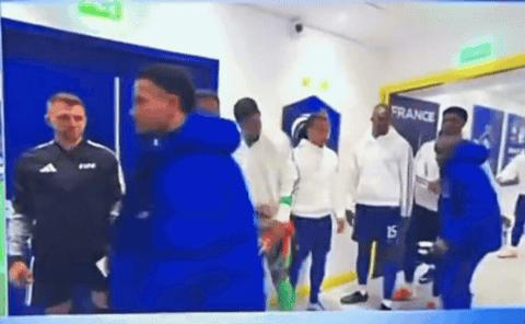 8,2 triệu người xem Kanté phớt lờ, không bắt tay với Mbappé, nghi vấn tuyển Pháp lục đục trước World Cup 2026- Ảnh 1.