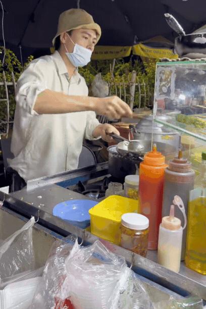 Tổng tài số khổ nhất Việt Nam là đây: Hết thời phải đi lột vỏ tôm, cạo mủ cao su để mưu sinh- Ảnh 2.