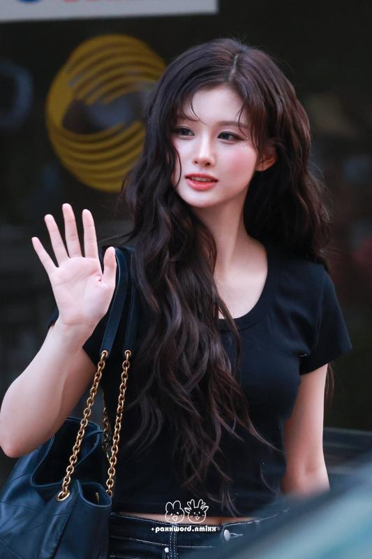 6 triệu người xót xa trước khoảnh khắc đệ nhất mỹ nhân showbiz đau đớn trên sân khấu, rơi lệ mà vẫn đẹp nao lòng- Ảnh 5.
