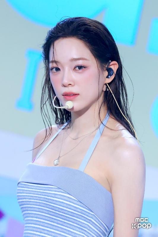 Showbiz có cặp mỹ nhân đến giờ mới tỏa sáng: Giọng hát không đối thủ, nhan sắc đỉnh cao mà flop suốt 10 năm- Ảnh 4.