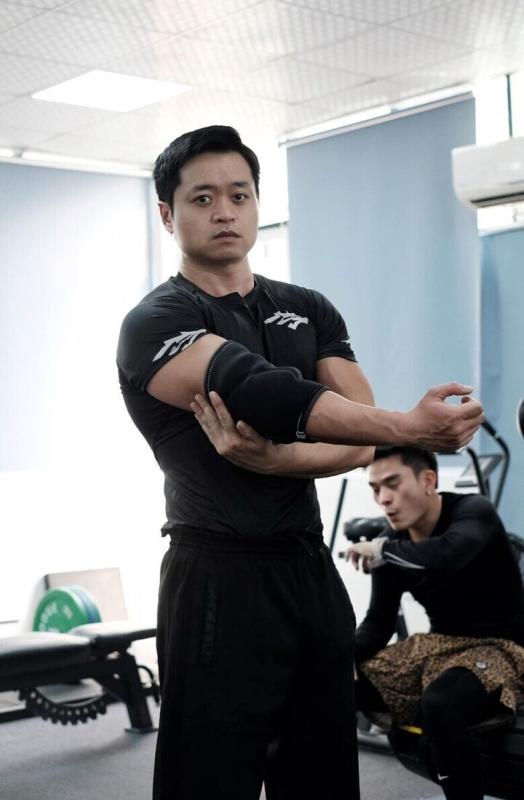 Hai con trai của NSND Hoàng Dũng: Người là võ sư, người đóng phim giờ vàng- Ảnh 2.
