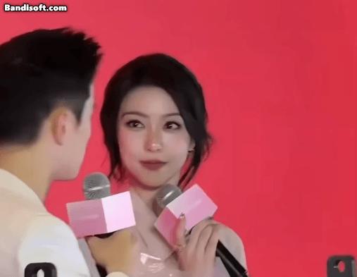 Sống mấy chục năm chưa thấy ai có đôi mắt đẹp vậy: Long lanh như mặt hồ đón nắng, hồ ly có thật trên đời- Ảnh 1. Sống mấy chục năm chưa thấy ai có đôi mắt đẹp vậy: Long lanh như mặt hồ đón nắng, hồ ly có thật trên đời- Ảnh 1.