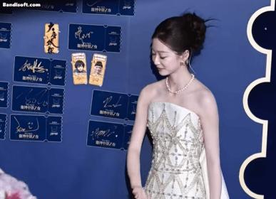 Công chúa xách váy trên thảm đỏ khiến vạn người mê đắm: Ngũ quan hoàn mỹ tuyệt đối, nàng tiên hoa đời thực- Ảnh 3. Công chúa xách váy trên thảm đỏ khiến vạn người mê đắm: Ngũ quan hoàn mỹ tuyệt đối, nàng tiên hoa đời thực- Ảnh 3.
