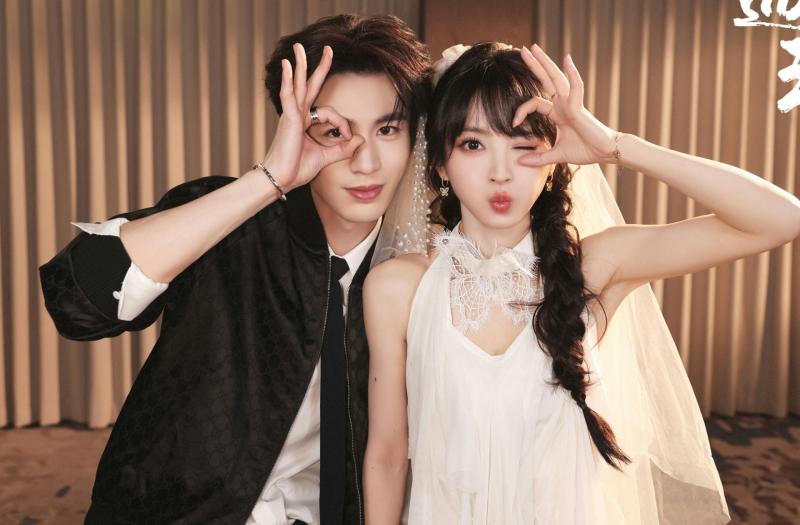 Hot nhất Weibo: Trương Lăng Hách và Điền Hi Vi lộ bằng chứng phim giả tình thật rõ như ban ngày- Ảnh 1.