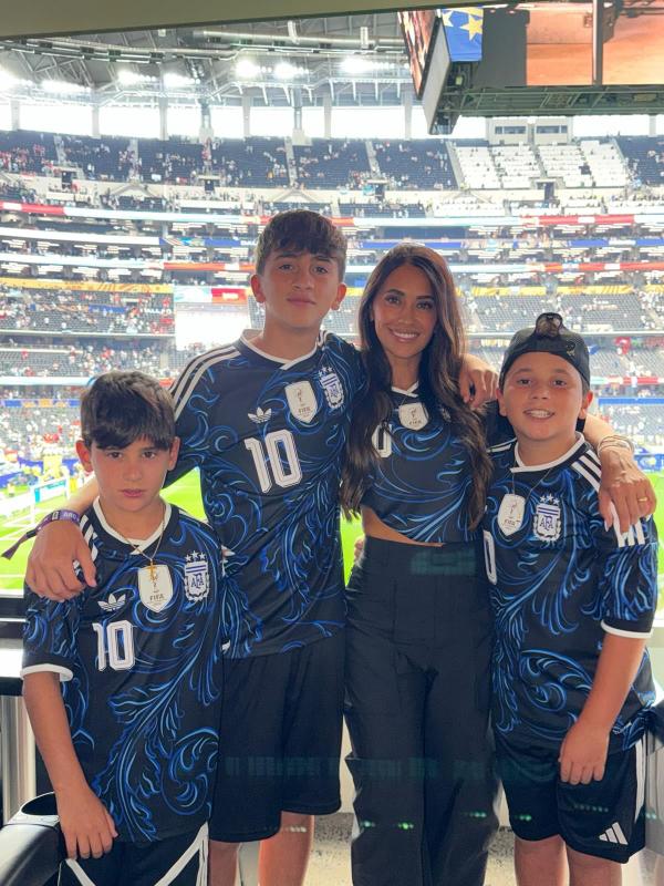 Vợ Messi gây tò mò với "nghi thức cầu may" dành cho người chồng siêu sao ở World Cup- Ảnh 1. Vợ Messi gây tò mò với "nghi thức cầu may" dành cho người chồng siêu sao ở World Cup- Ảnh 1.