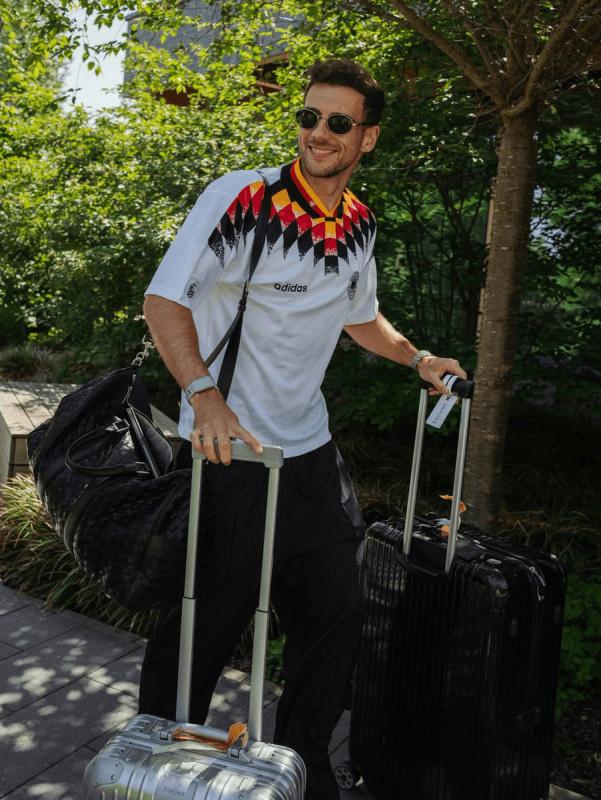World Cup sân cỏ chưa khai màn nhưng cuộc chiến túi hiệu sân bay của cầu thủ đã bắt đầu rồi! - Ảnh 5.