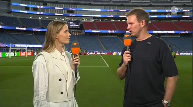 HLV tuyển Đức nổi nóng với nữ phóng viên xinh đẹp sau khi bị Paraguay loại khỏi World Cup 2026- Ảnh 2.