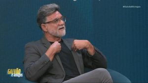 Nhà vô địch World Cup bị bắt giữ ngay tại sân bay trước khi sang Mỹ làm BLV World Cup 2026, lý do vì nợ tiền chu cấp cho con
