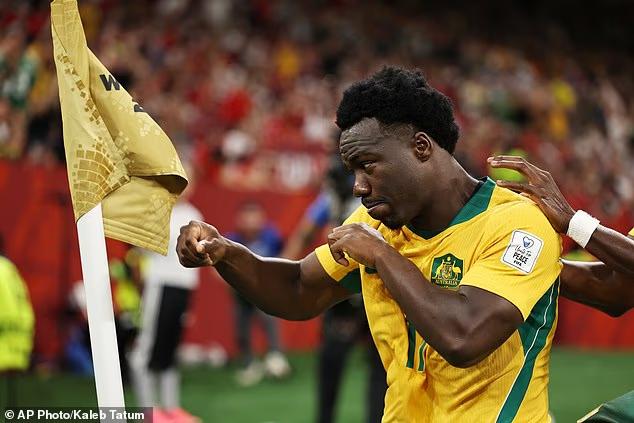 Câu chuyện phi thường của người hùng World Cup 2026 sinh ra từ trại tị nạn, trong gia đình nghèo khổ với 8 người con- Ảnh 2. Câu chuyện phi thường của người hùng World Cup 2026 sinh ra từ trại tị nạn, trong gia đình nghèo khổ với 8 người con- Ảnh 2.