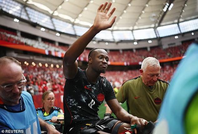 HLV World Cup đau đớn thốt lên khi học trò gãy chân kinh hoàng, nhà đài không dám phát lại pha bóng ám ảnh- Ảnh 7. HLV World Cup đau đớn thốt lên khi học trò gãy chân kinh hoàng, nhà đài không dám phát lại pha bóng ám ảnh- Ảnh 7.