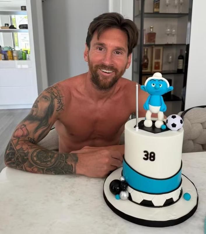 Bị vợ gọi là "ông già càu nhàu", siêu sao tỷ đô Messi bước sang tuổi 39 với cuộc sống giản dị hiếm thấy - Ảnh 2.