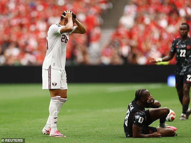 HLV World Cup đau đớn thốt lên khi học trò gãy chân kinh hoàng, nhà đài không dám phát lại pha bóng ám ảnh- Ảnh 2. HLV World Cup đau đớn thốt lên khi học trò gãy chân kinh hoàng, nhà đài không dám phát lại pha bóng ám ảnh- Ảnh 2.