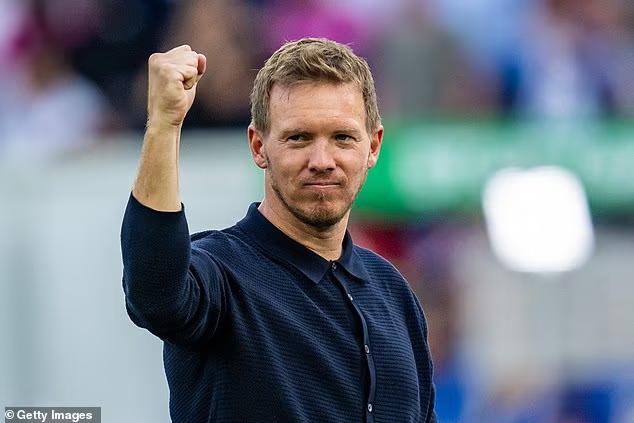 Nàng WAG gây tranh cãi nhất World Cup 2026: Bỏ nghề phóng viên vì yêu HLV tuyển Đức, xuất hiện nhiều đến mức cầu thủ cũng thấy ngại- Ảnh 7. Nàng WAG gây tranh cãi nhất World Cup 2026: Bỏ nghề phóng viên vì yêu HLV tuyển Đức, xuất hiện nhiều đến mức cầu thủ cũng thấy ngại- Ảnh 7.