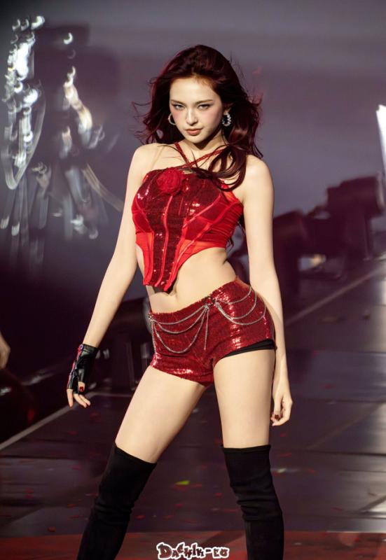 Không nhận ra "viên ngọc quý" của showbiz: Nhan sắc thăng hạng body bốc lửa, nói 17 tuổi không ai tin- Ảnh 7.