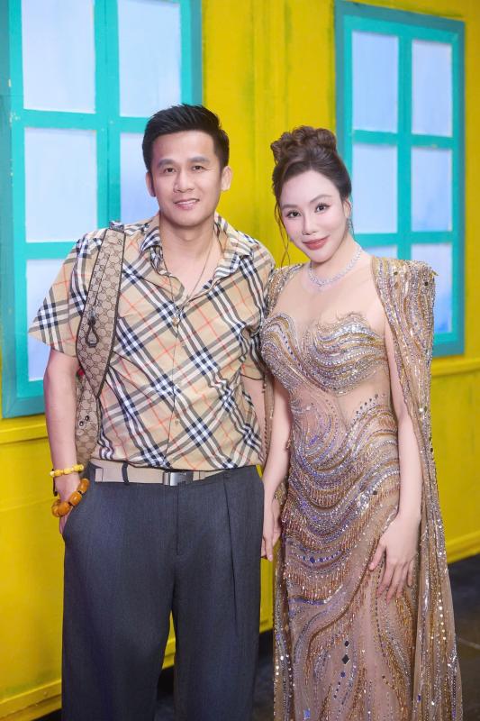 Cuộc sống hôn nhân hạnh phúc của ca sĩ Hồ Quỳnh Hương và chồng doanh nhân- Ảnh 1.