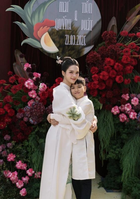 Quỳnh Lương đăng bức ảnh con trai đem 1 thứ về khoe, netizen hốt hoảng: "Bỏ ngay, quá nguy hiểm!"- Ảnh 5.