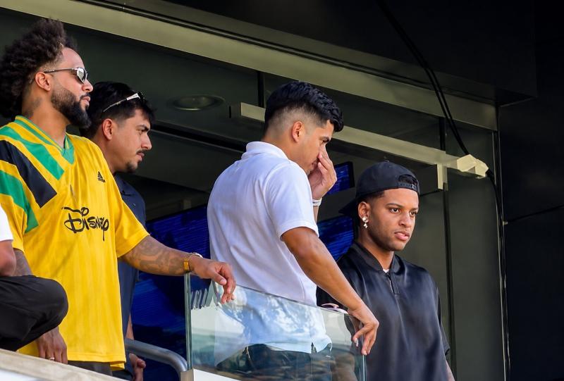 Vũ trụ siêu sao và huyền thoại trứ danh hội tụ cổ vũ Brazil: Ronaldo "Béo" lo sốt vó bên cạnh "thiên thần" Kaka- Ảnh 6. Vũ trụ siêu sao và huyền thoại trứ danh hội tụ cổ vũ Brazil: Ronaldo "Béo" lo sốt vó bên cạnh "thiên thần" Kaka- Ảnh 6.