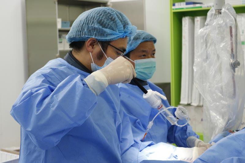 5 ca can thiệp tim mạch phức tạp được thực hiện liên tiếp tại BV Bạch Mai cơ sở Ninh Bình: Hành trình của những nhịp tim được giữ lại nơi quê nhà - Ảnh 2.