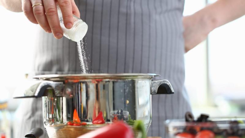 Ung thư dạ dày thường "để ý" tới những người có 5 thói quen này: Có 1 cũng phải bỏ ngay- Ảnh 1.