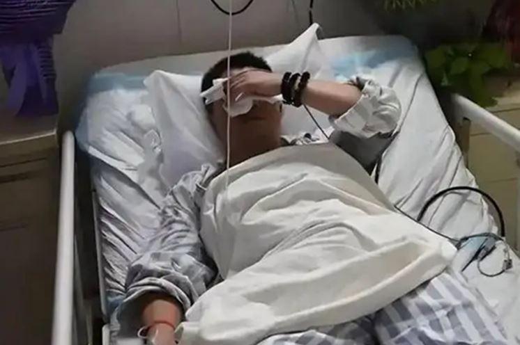 Người đàn ông 43 tuổi tử vong sau khi bị đau lưng, bác sĩ cảnh báo "chớ ăn 4 món này" - Ảnh 1.