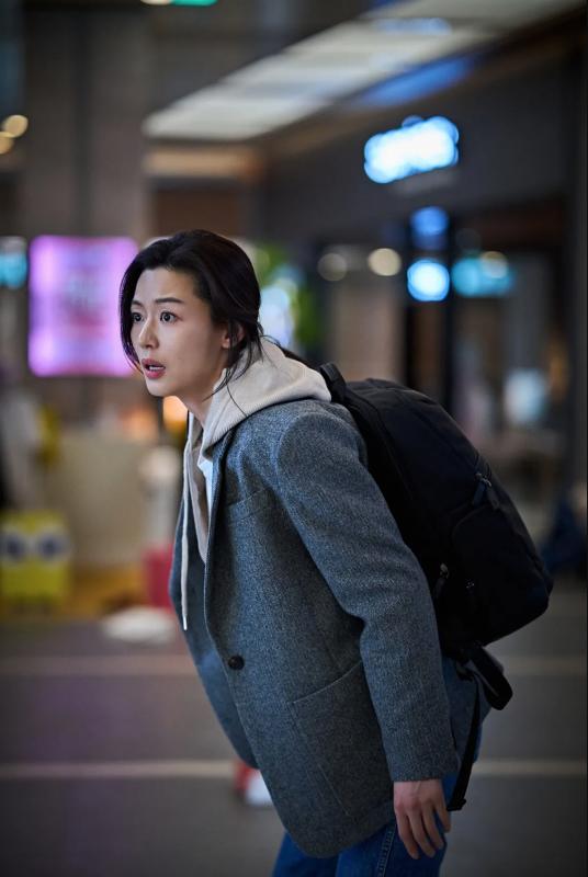 10 năm mới lại có phim Hàn hay như Train to Busan: Nữ chính là "phao chống flop", cơn lốc quét ngang toàn cầu- Ảnh 4.