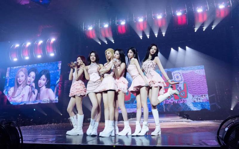 BABYMONSTER khởi động world tour với 3 đêm diễn "cháy vé" tại Seoul - Ảnh 1.